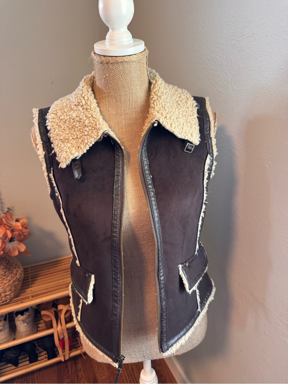 Wilson’s Leather Brown Sherpa-Lined Vest with Cream Collar